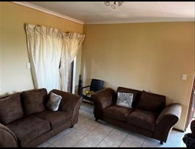 2 BEDROOM TOWNHOUSE FOR SALE IN EDLEEN